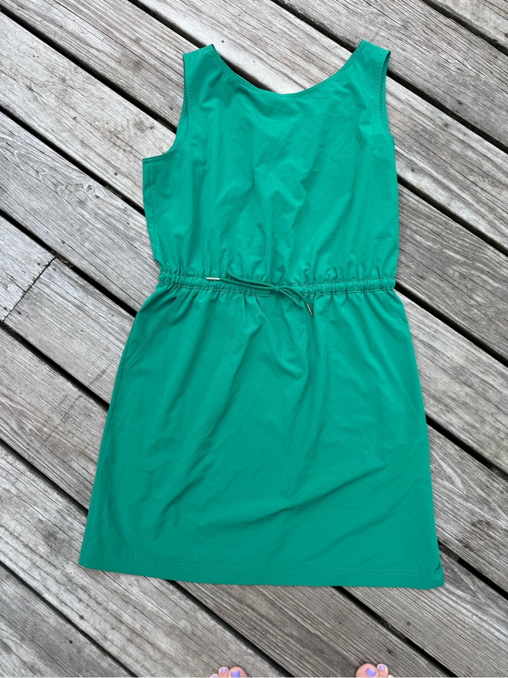 Calvin Klein women’s Sleeveless emerald green Drawstring Waist Dress